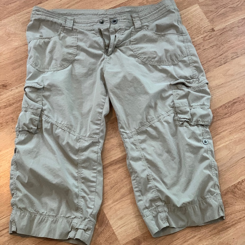 Women’s Kuhl roll up shorts